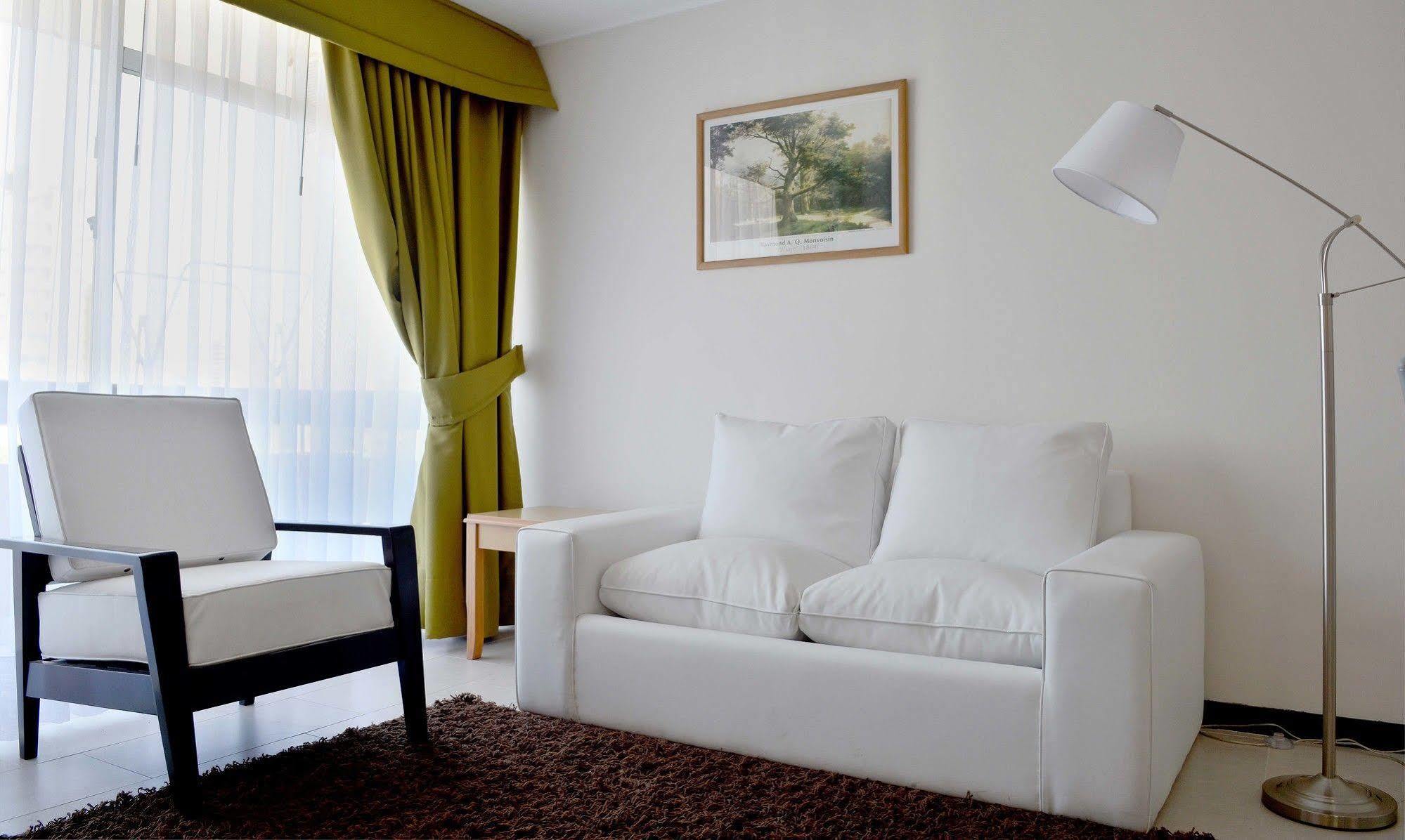 Aparthotel Rent A Bustamante Santiago