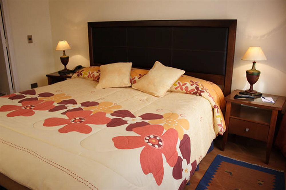 Rent A Bustamante Aparthotel Santiago